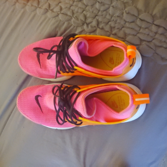 NIKE Air Presto Laser Fuchsia Women's Sneakers - Size 8 - www.afpr.in